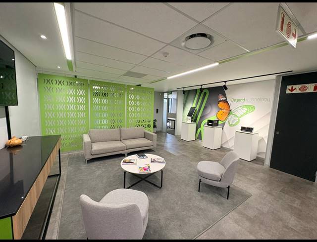 1,332M² OFFICE TO LET IN VORNA VALLEY